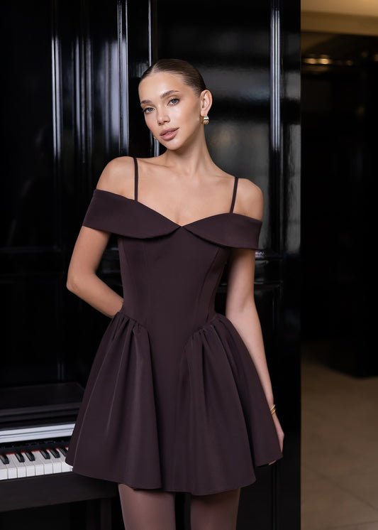 Корсетна міні-сукня шоколадного кольору з відкритими плечима та бретелями