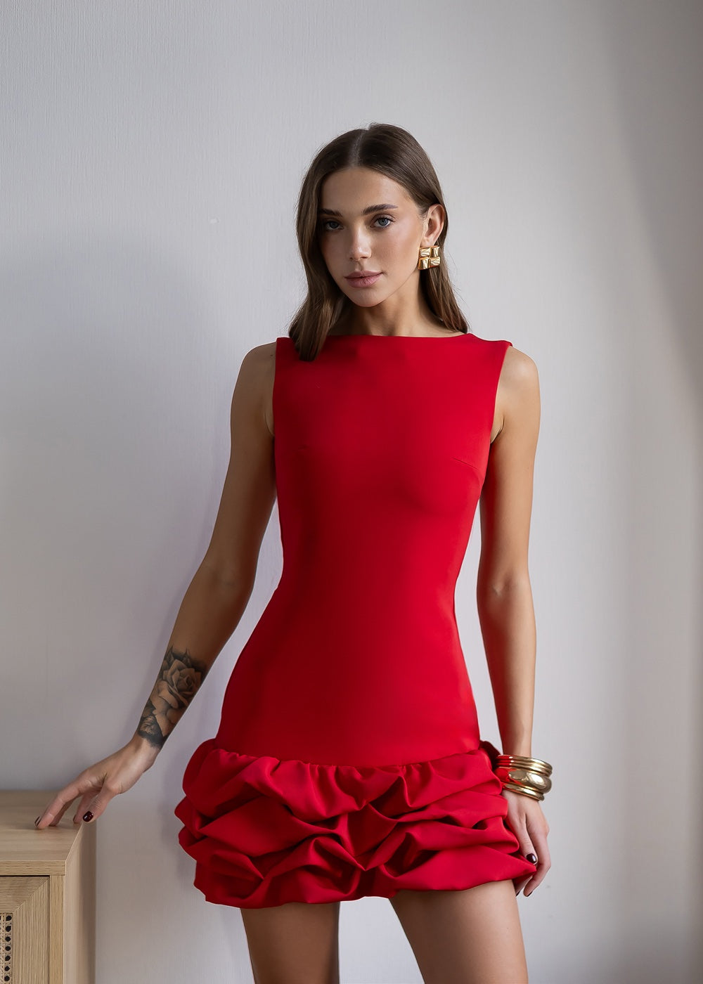 Міні коктейльна сукня червона без рукавів з воланами по подолу