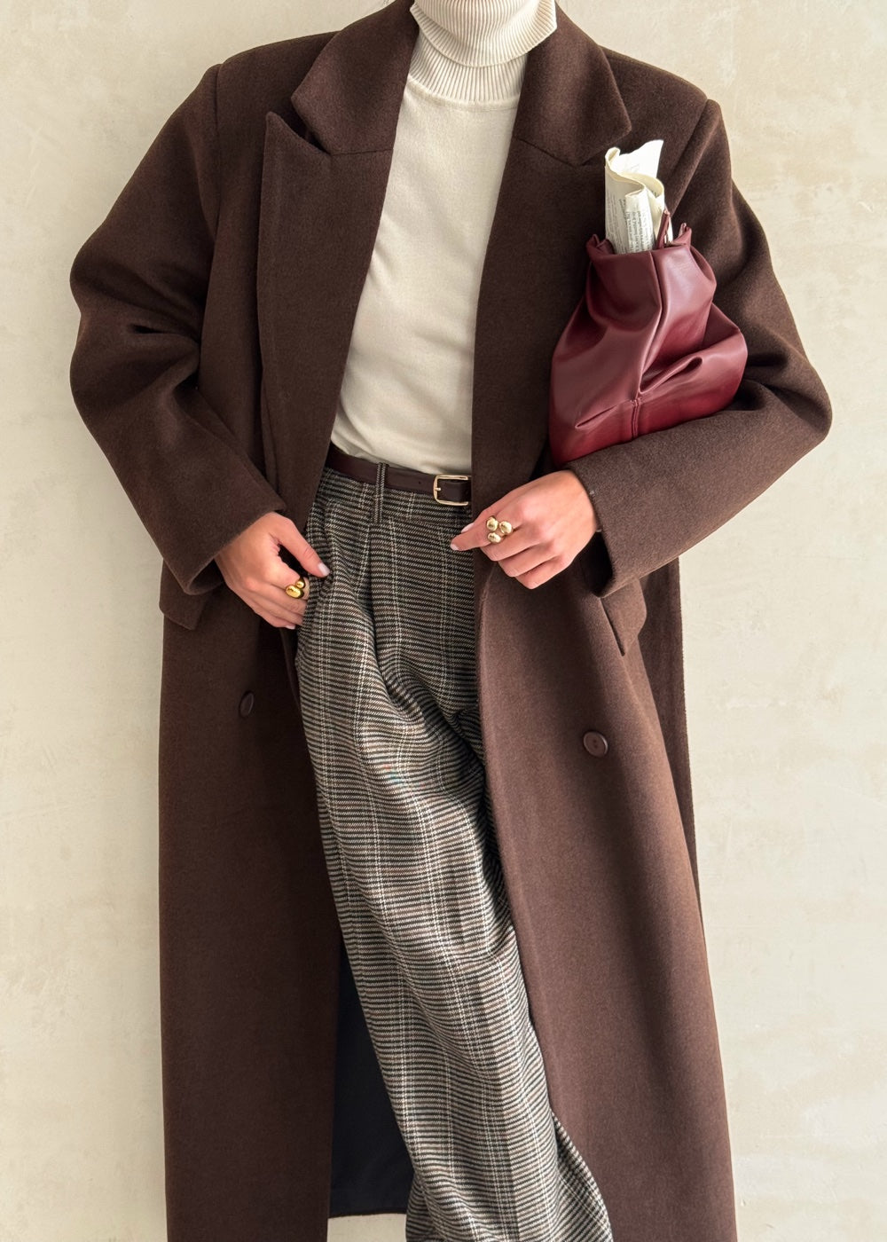 Двобортне пальто максі темно-коричневе з поясом, англійський комір, деталь талії