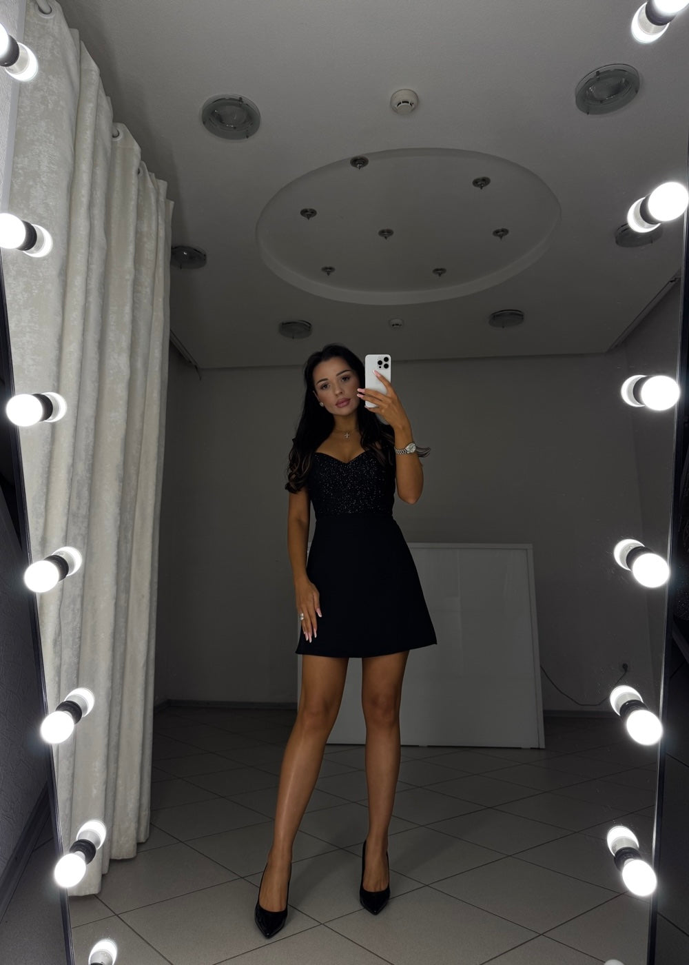 Чорна мінісукня з глітерним корсетом і сатиновою спідницею, без рукавів