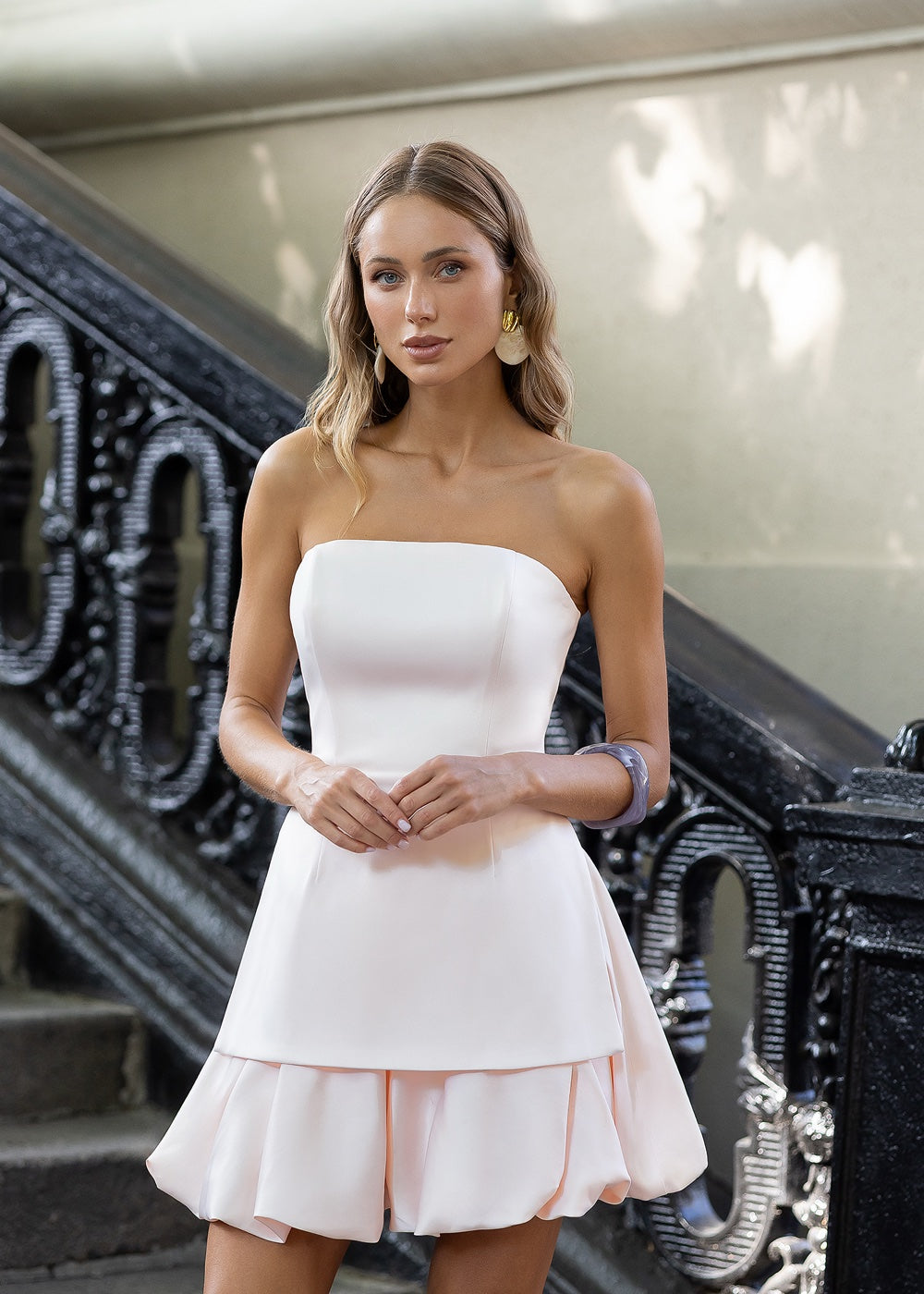 Деталь перлового корсетного топу зі спідницею-балон — MARINÉ Boutique